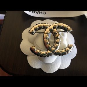 KEEPING 💕22C Gold Hearts on Ruthenium Brooch 🤩